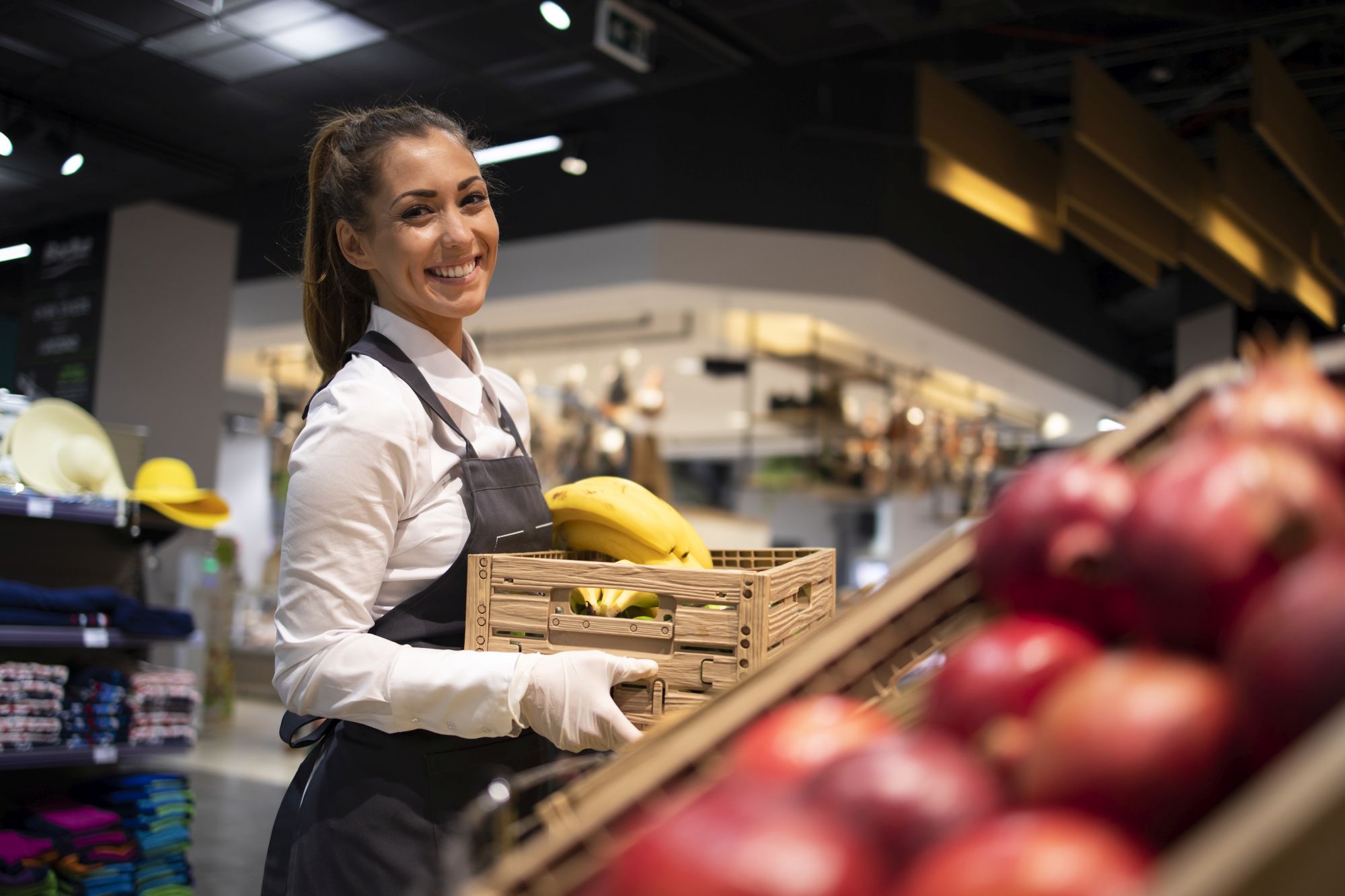Verkäuferin mit Bananenkiste Verkäuferin mit Bananenkiste